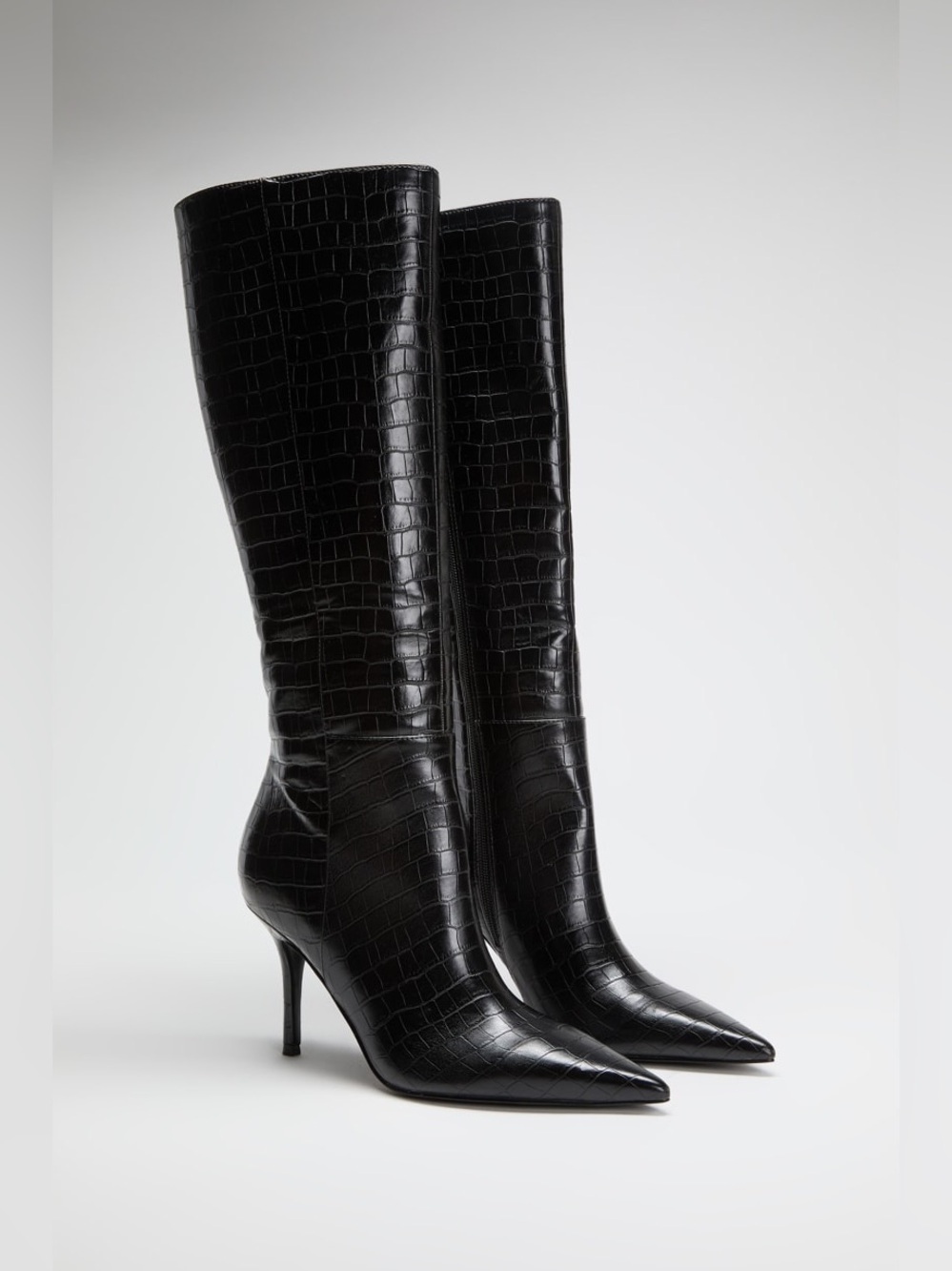 GUESS 
Gressa Knee-High Faux-Leather Boots size 8.5/9